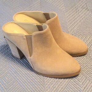 Michael Kors size 6 suede tan heels for women.